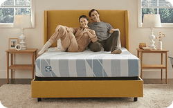 Couple laying on 10" Dreamlife mattress